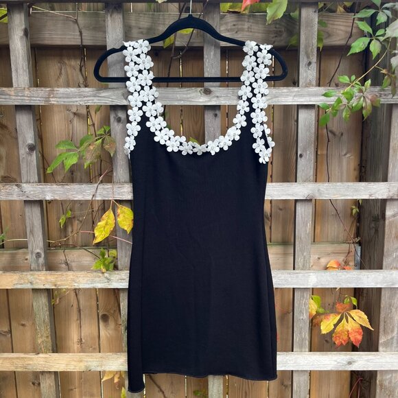ZARA Stretch Dress with Flower Hardware – Black Size L - Picture 4 of 5